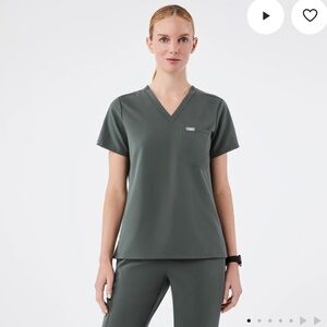 Catarina One-Pocket Scrub Top- Bonsai